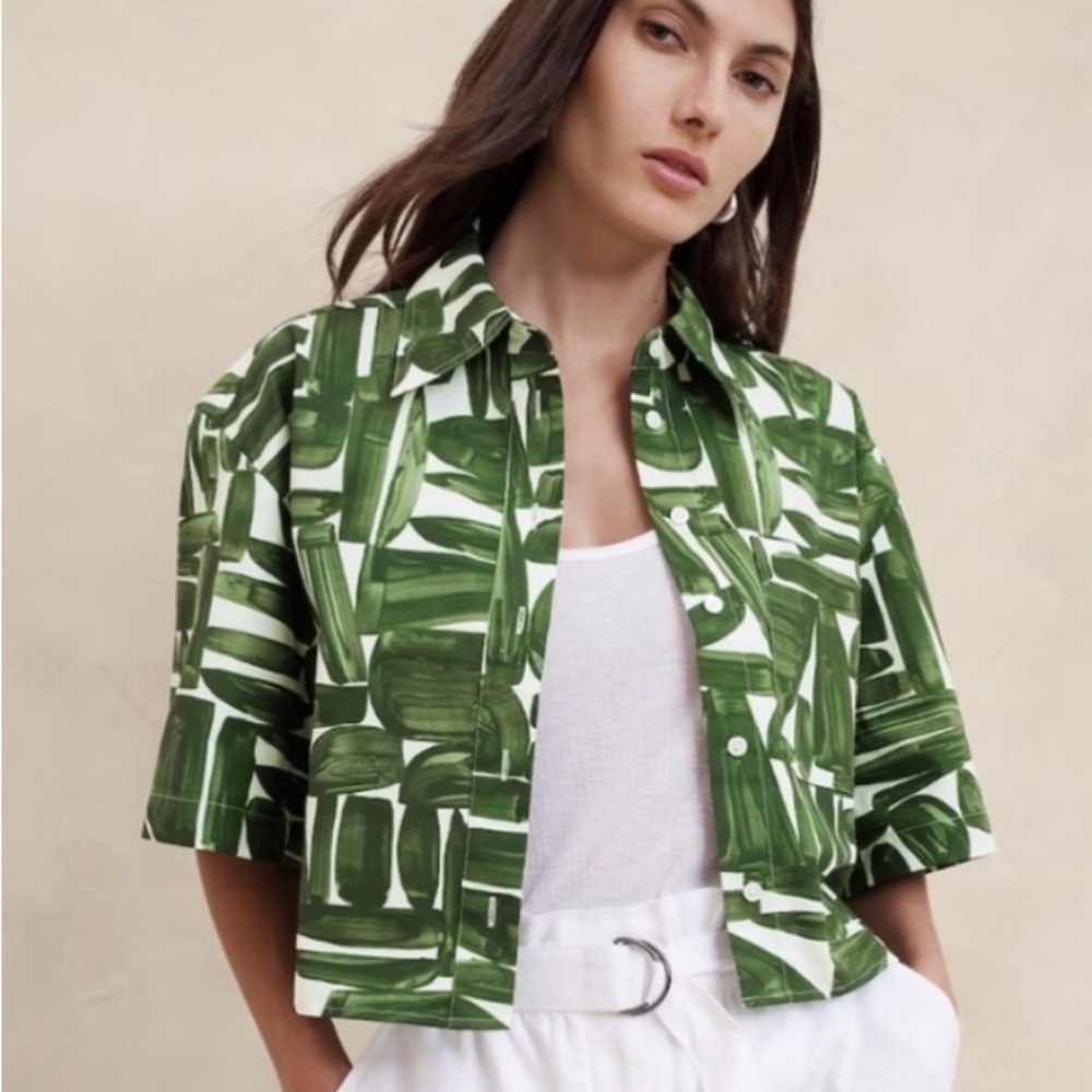 Banana Republic- The Boxy Crop Short-Sleeve Shirt (Green Print) L